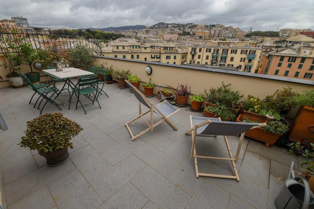 Altido Apt For 3 With Rooftop Balcony And Lovely Cityview Genova Esterno foto