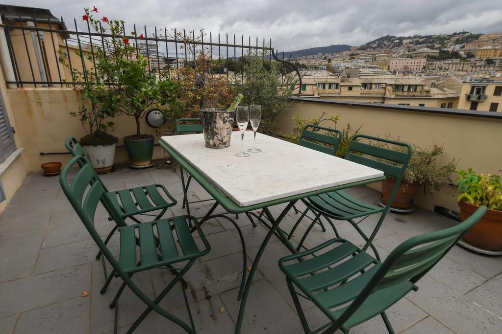 Altido Apt For 3 With Rooftop Balcony And Lovely Cityview Genova Esterno foto